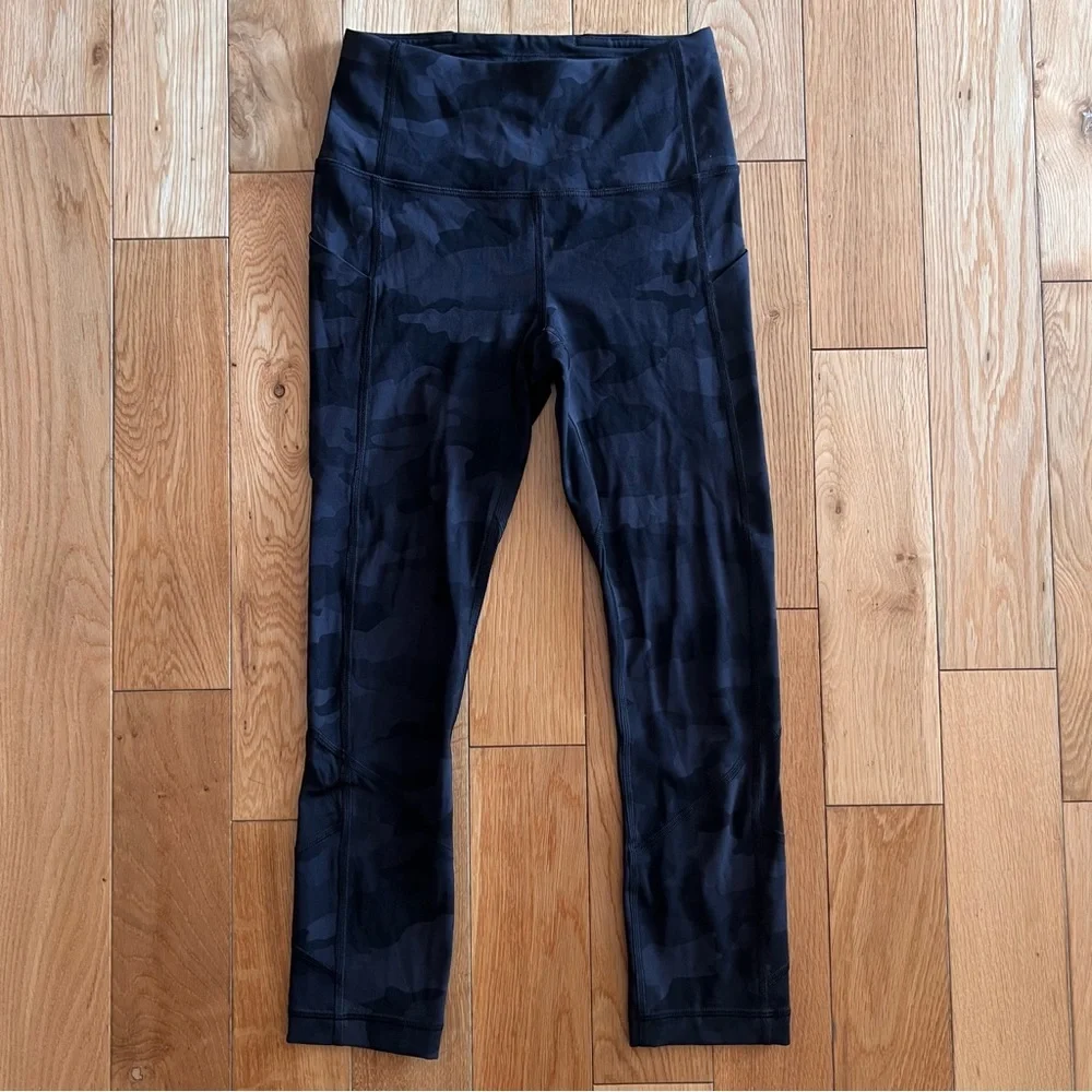 Lululemon Athletica Black Camo Mid Rise Crop Leggings‎ Pockets Yoga Size 2